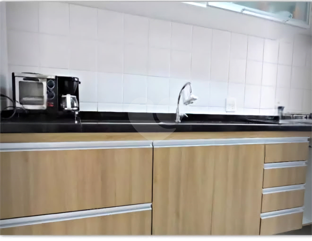 Vende- se Apartamento 65m com  02 dormitórios -  01 vaga de garagem portaria 24 horas