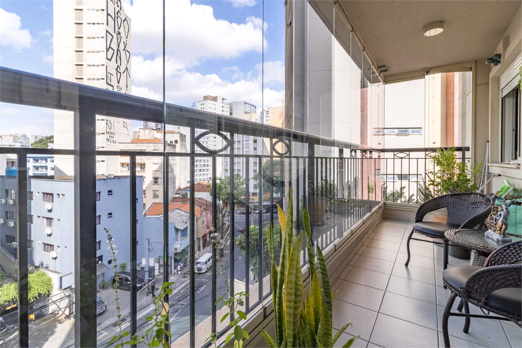 Apartamento -  Bela Vista - 2 Dormitórios - 74 m²