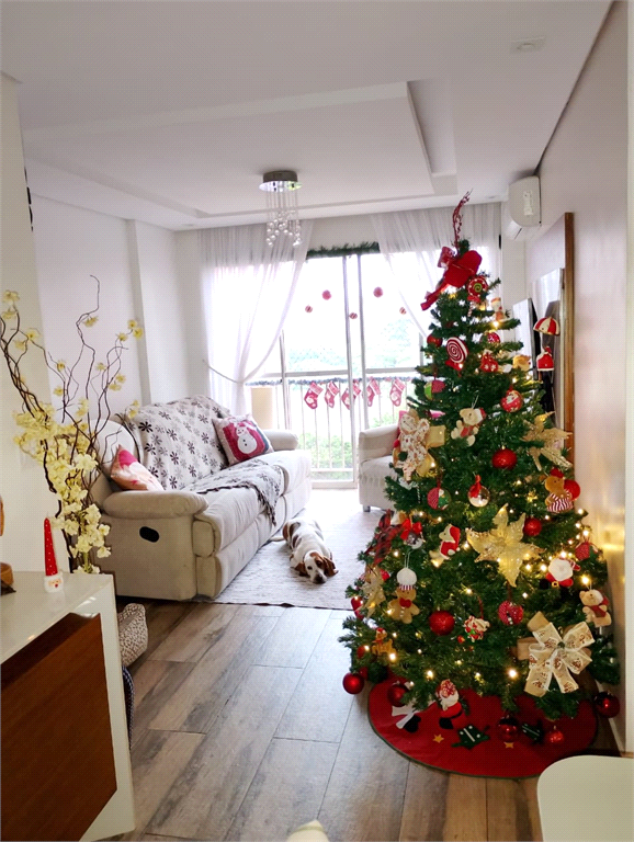 APARTAMENTO À VENDA NO JARDIM DAS LARANJEIRAS | 98M² | 3 DORMITÓRIOS | VARANDA | LAZER DE CLUBE