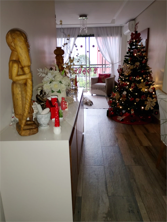 APARTAMENTO À VENDA NO JARDIM DAS LARANJEIRAS | 98M² | 3 DORMITÓRIOS | VARANDA | LAZER DE CLUBE