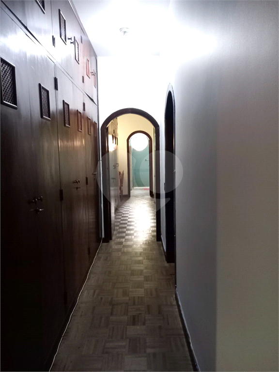 Casa à venda no Morumbi, 4 quartos, 2 suites, 6 vagas, quintal, esquina