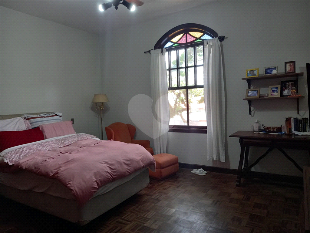 Casa à venda no Morumbi, 4 quartos, 2 suites, 6 vagas, quintal, esquina