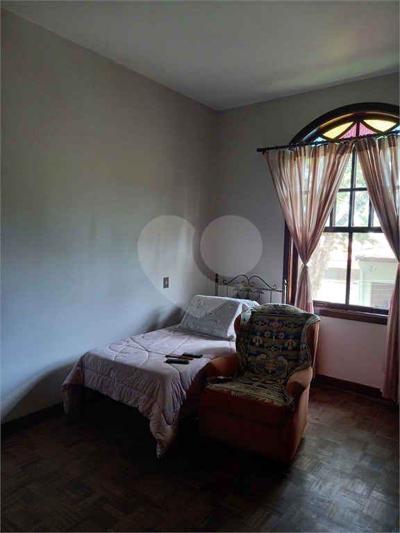 Casa à venda no Morumbi, 4 quartos, 2 suites, 6 vagas, quintal, esquina