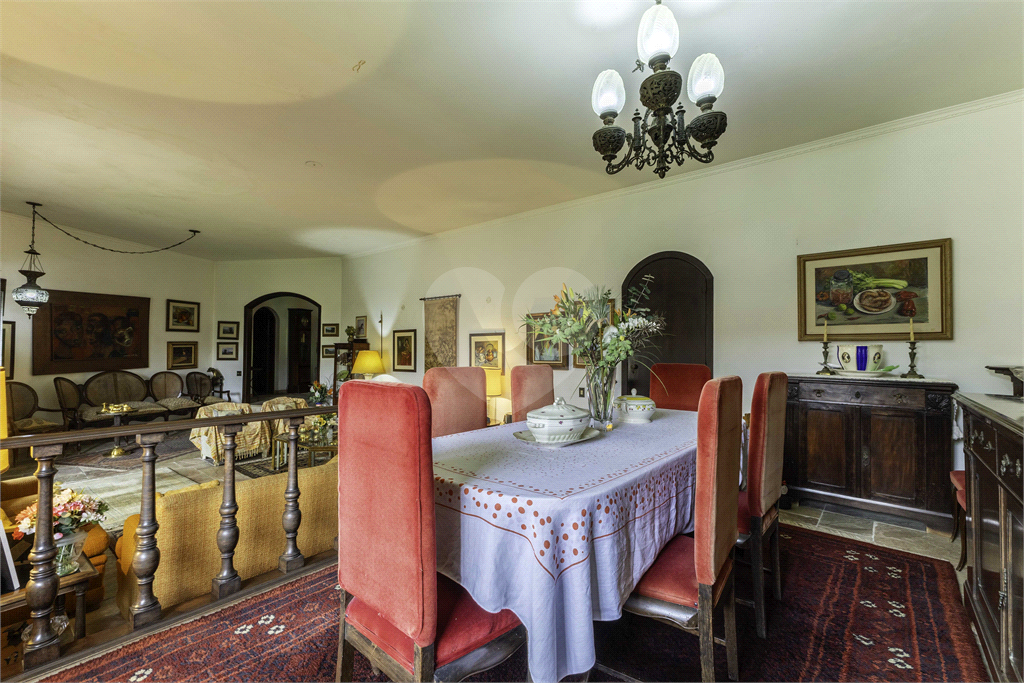 Casa à venda no Morumbi, 4 quartos, 2 suites, 6 vagas, quintal, esquina