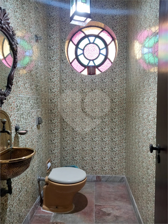 Casa à venda no Morumbi, 4 quartos, 2 suites, 6 vagas, quintal, esquina