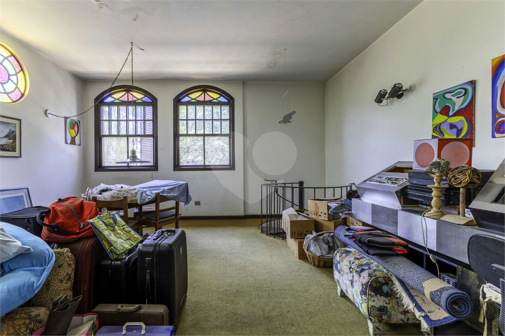 Casa à venda no Morumbi, 4 quartos, 2 suites, 6 vagas, quintal, esquina