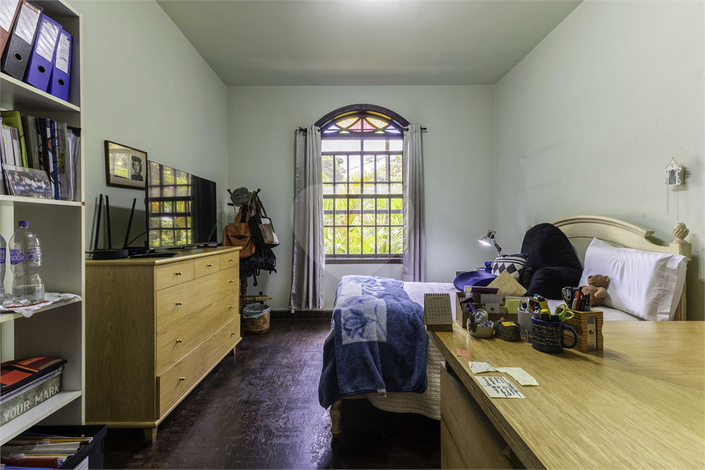 Casa à venda no Morumbi, 4 quartos, 2 suites, 6 vagas, quintal, esquina
