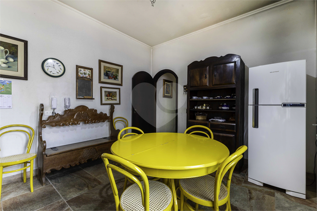 Casa à venda no Morumbi, 4 quartos, 2 suites, 6 vagas, quintal, esquina