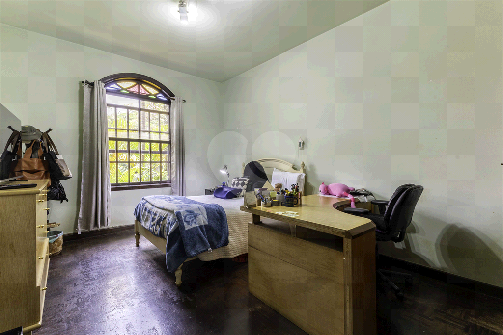 Casa à venda no Morumbi, 4 quartos, 2 suites, 6 vagas, quintal, esquina