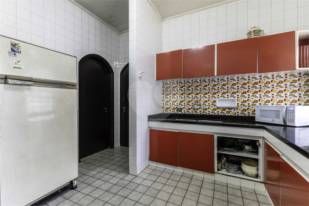 Casa à venda no Morumbi, 4 quartos, 2 suites, 6 vagas, quintal, esquina