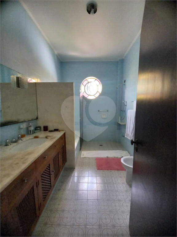 Casa à venda no Morumbi, 4 quartos, 2 suites, 6 vagas, quintal, esquina