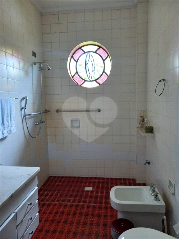 Casa à venda no Morumbi, 4 quartos, 2 suites, 6 vagas, quintal, esquina