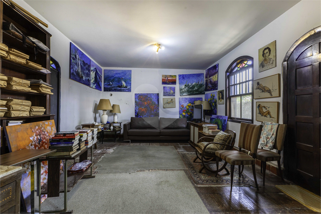 Casa à venda no Morumbi, 4 quartos, 2 suites, 6 vagas, quintal, esquina