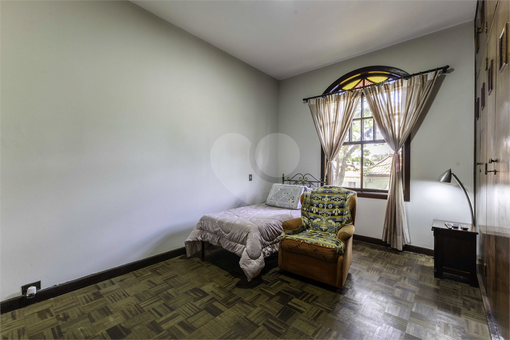 Casa à venda no Morumbi, 4 quartos, 2 suites, 6 vagas, quintal, esquina