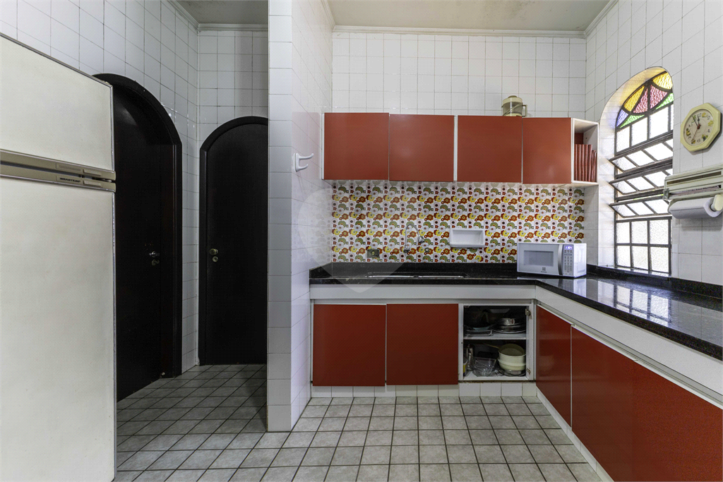 Casa à venda no Morumbi, 4 quartos, 2 suites, 6 vagas, quintal, esquina