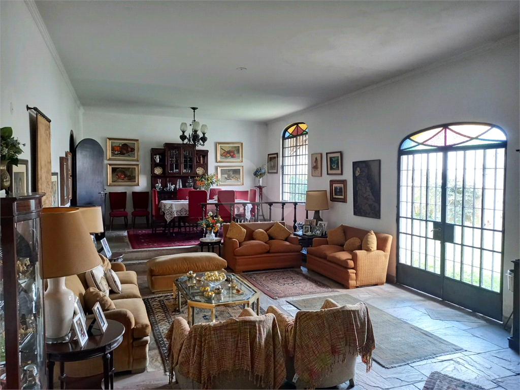 Casa à venda no Morumbi, 4 quartos, 2 suites, 6 vagas, quintal, esquina