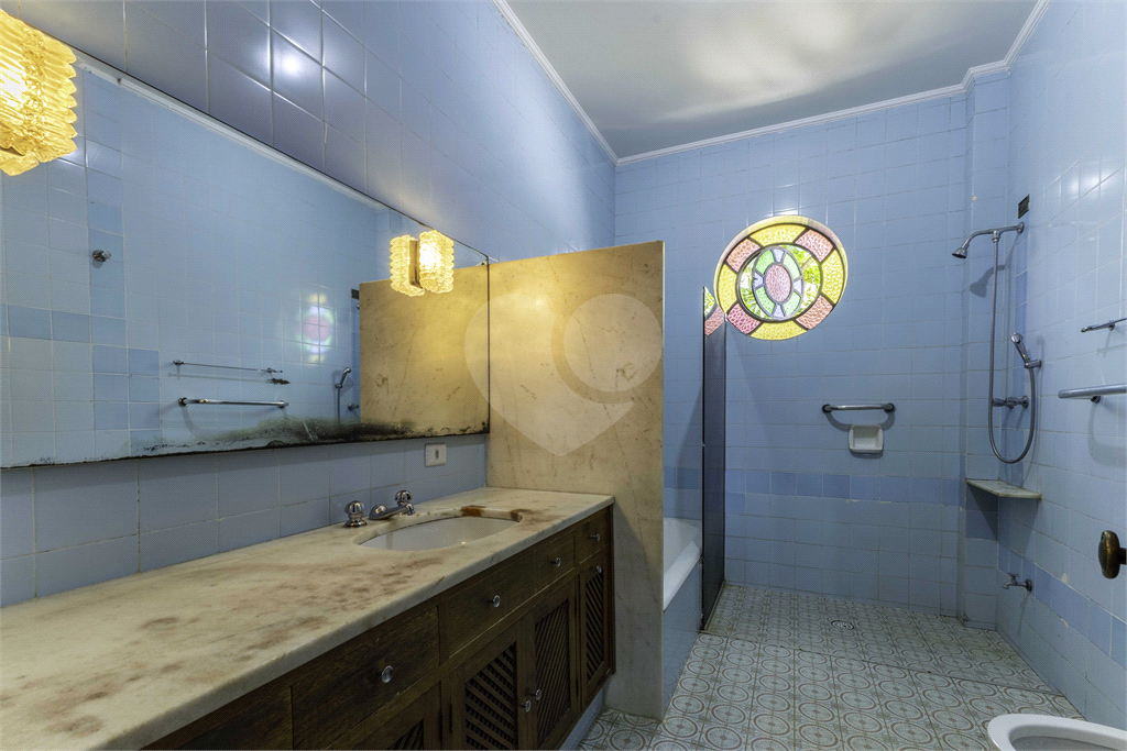 Casa à venda no Morumbi, 4 quartos, 2 suites, 6 vagas, quintal, esquina