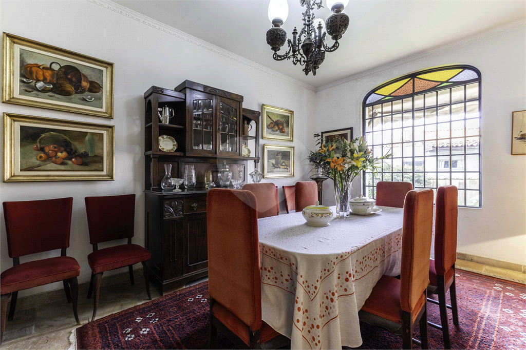 Casa à venda no Morumbi, 4 quartos, 2 suites, 6 vagas, quintal, esquina