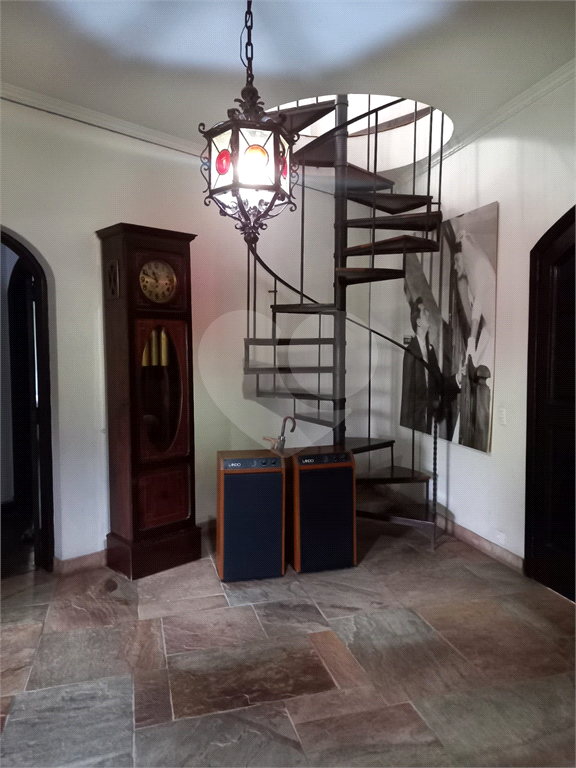 Casa à venda no Morumbi, 4 quartos, 2 suites, 6 vagas, quintal, esquina