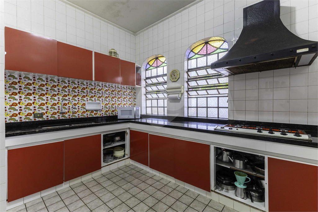Casa à venda no Morumbi, 4 quartos, 2 suites, 6 vagas, quintal, esquina