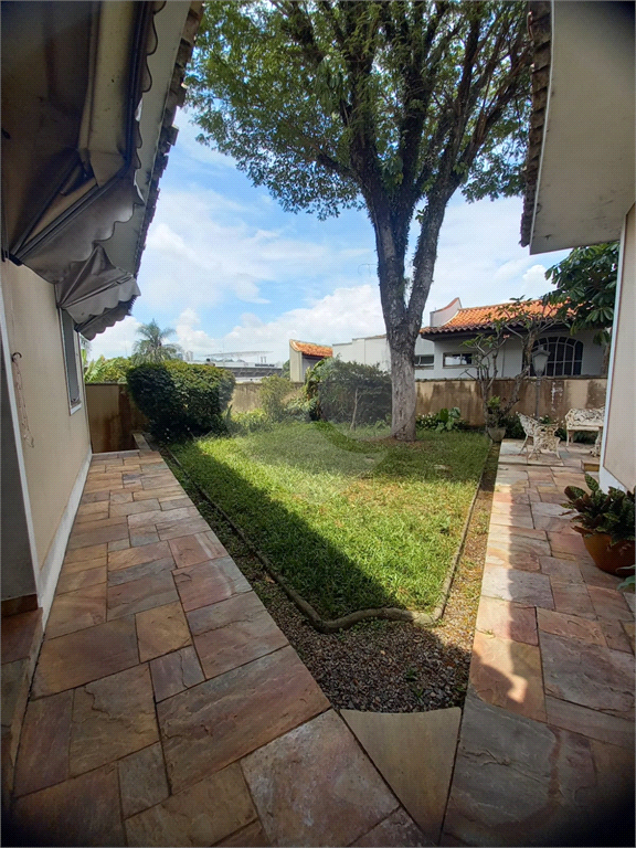 Casa à venda no Morumbi, 4 quartos, 2 suites, 6 vagas, quintal, esquina