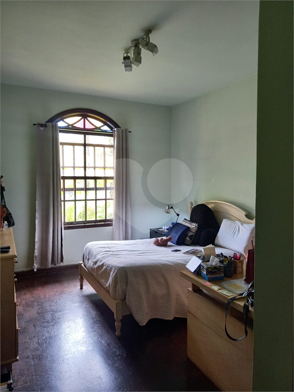 Casa à venda no Morumbi, 4 quartos, 2 suites, 6 vagas, quintal, esquina