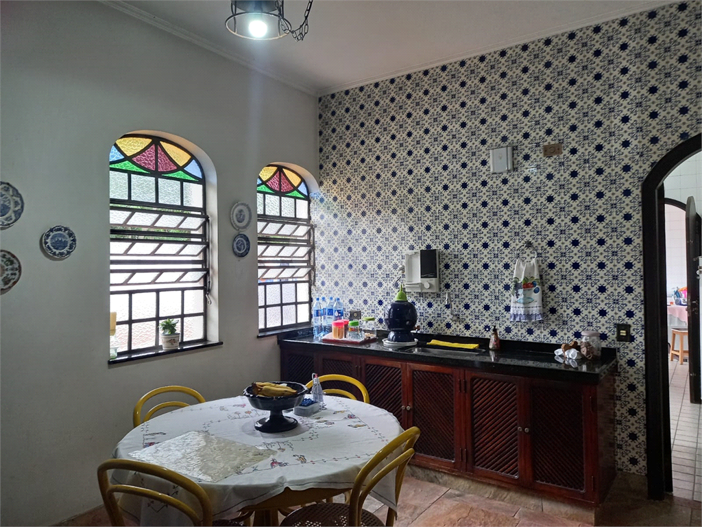 Casa à venda no Morumbi, 4 quartos, 2 suites, 6 vagas, quintal, esquina