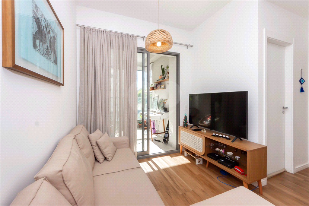 Apartamento - São Judas - 2 Quartos / Dormitórios - 1 Suíte - 1 Vaga - Venda / Compra