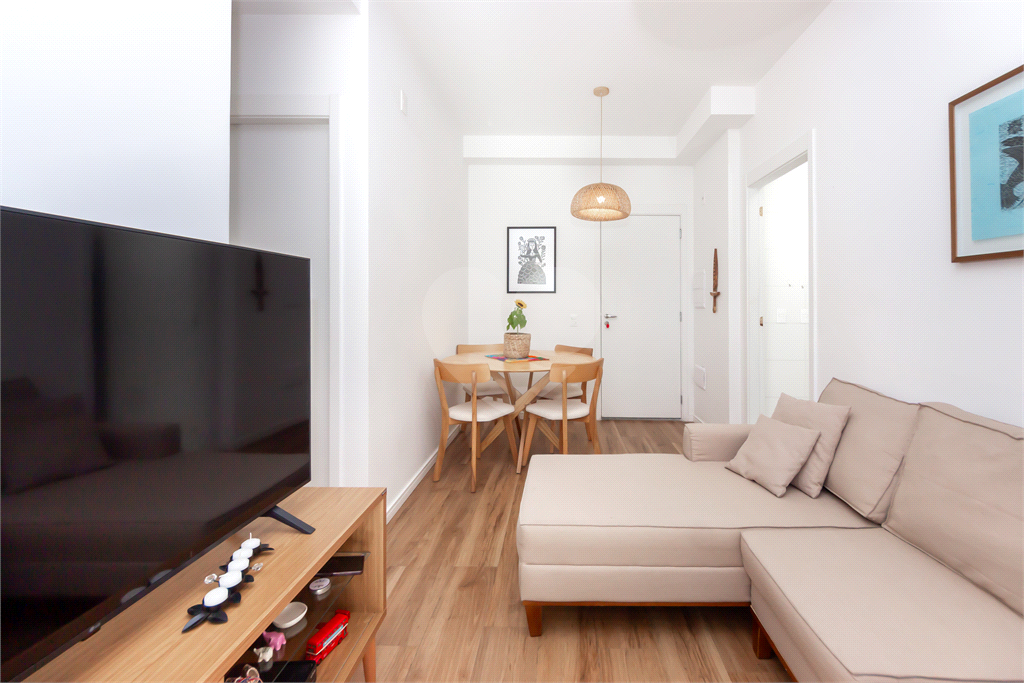 Apartamento - São Judas - 2 Quartos / Dormitórios - 1 Suíte - 1 Vaga - Venda / Compra