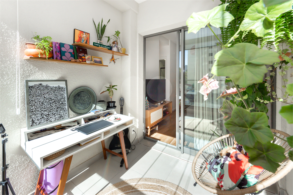 Apartamento - São Judas - 2 Quartos / Dormitórios - 1 Suíte - 1 Vaga - Venda / Compra