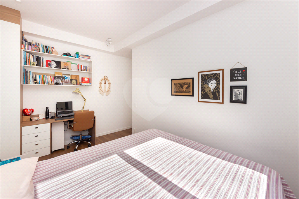 Apartamento - São Judas - 2 Quartos / Dormitórios - 1 Suíte - 1 Vaga - Venda / Compra