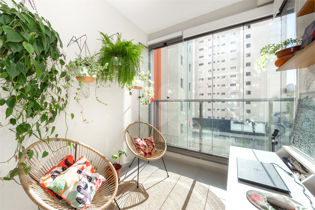 Apartamento - São Judas - 2 Quartos / Dormitórios - 1 Suíte - 1 Vaga - Venda / Compra