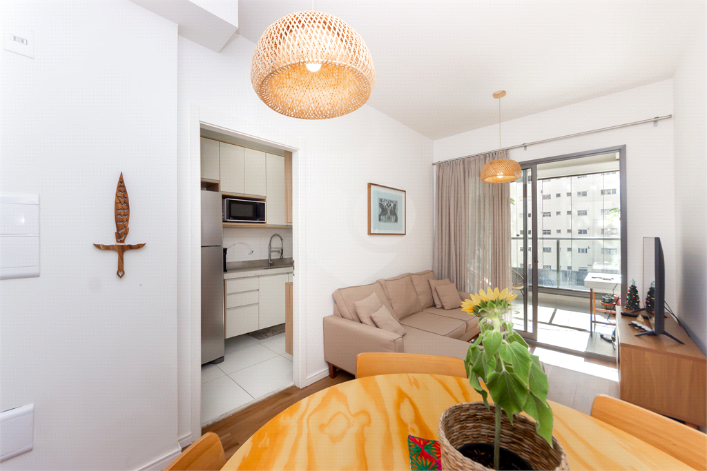 Apartamento - São Judas - 2 Quartos / Dormitórios - 1 Suíte - 1 Vaga - Venda / Compra