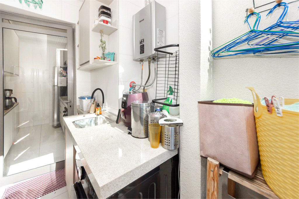 Apartamento - São Judas - 2 Quartos / Dormitórios - 1 Suíte - 1 Vaga - Venda / Compra