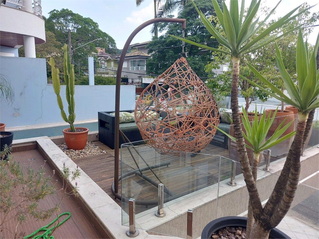 Sobrado a venda em Condominio Fechado no Bairro do Horto 