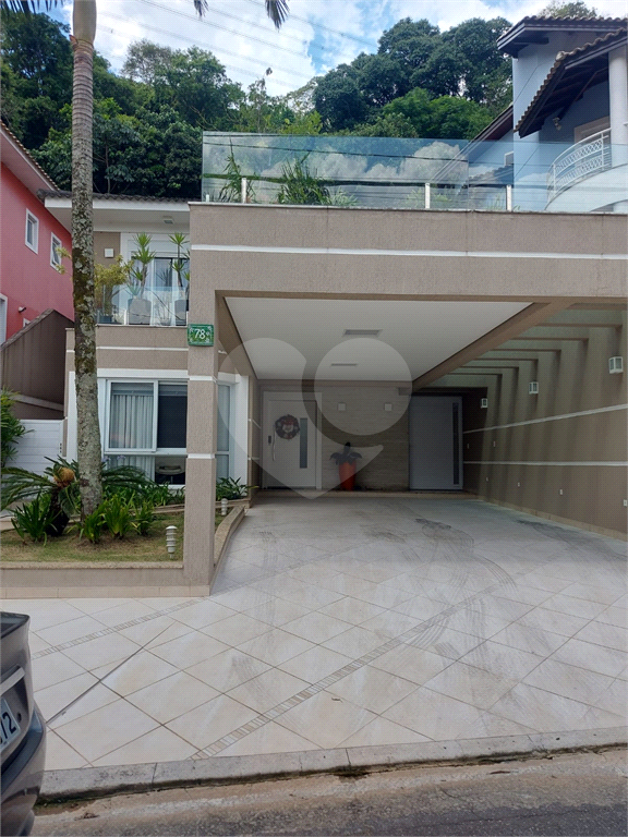 Sobrado a venda em Condominio Fechado no Bairro do Horto 