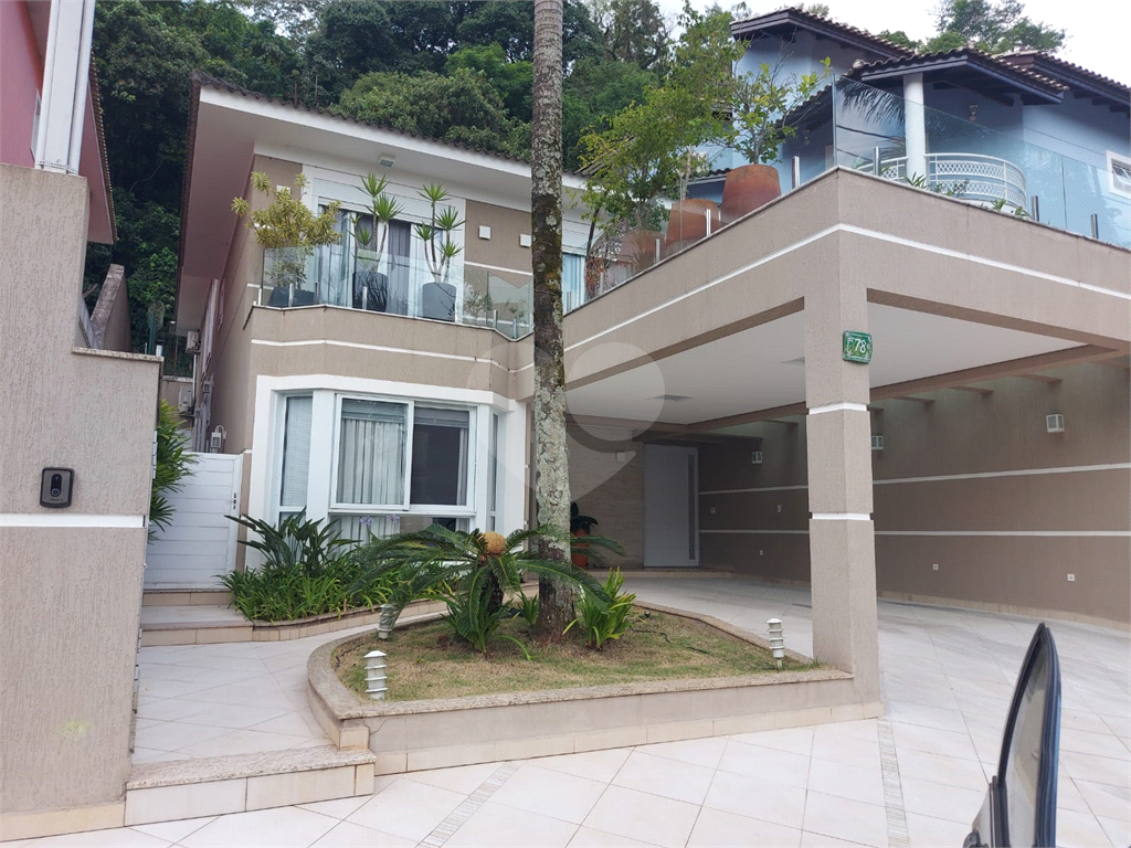 Sobrado a venda em Condominio Fechado no Bairro do Horto 