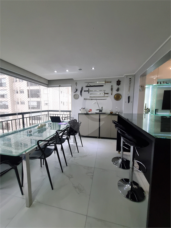 LOCAÇÃO: Apartamento 100m² - Chácara Cantareira com Vista Livre e Decoração Ímpar - 2 vagas