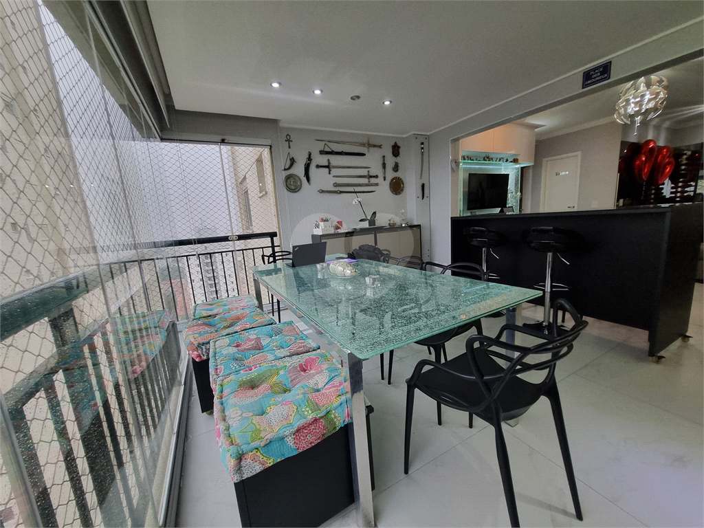 LOCAÇÃO: Apartamento 100m² - Chácara Cantareira com Vista Livre e Decoração Ímpar - 2 vagas