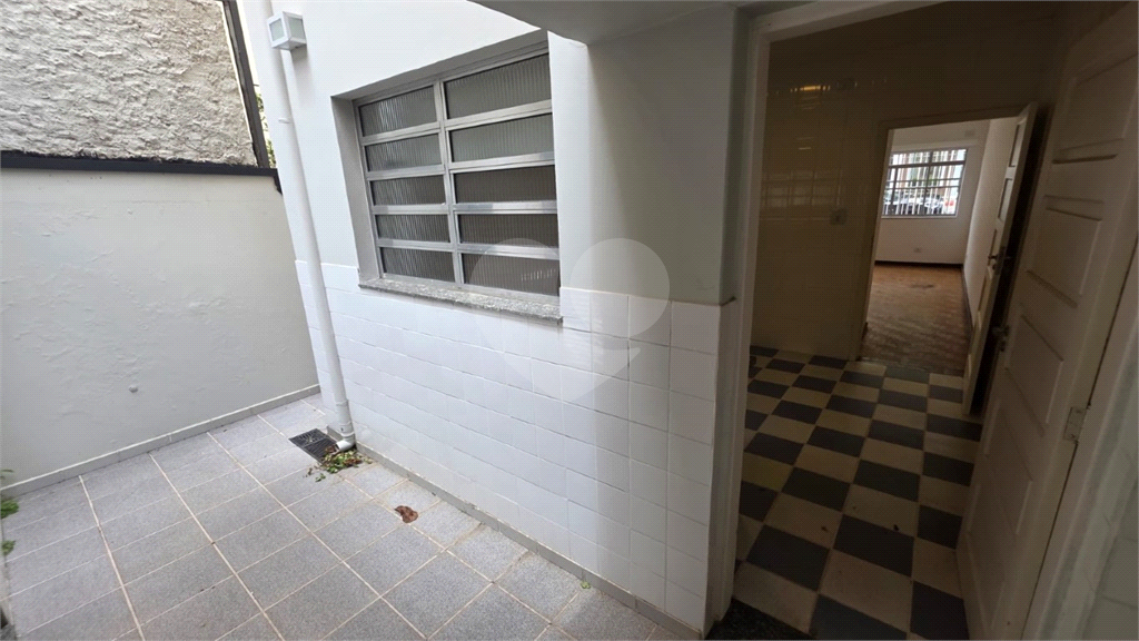 Sobrado para Locação – Jardim São Paulo | 2 Dormitórios, 2 Vagas e Quintal Amplo