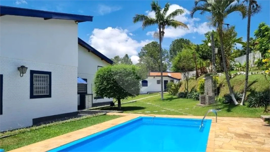 Chácara à Venda | 2.980 m² | 4 dormitórios, 2 suítes | piscina | 8 vagas em Serra Negra/SP!