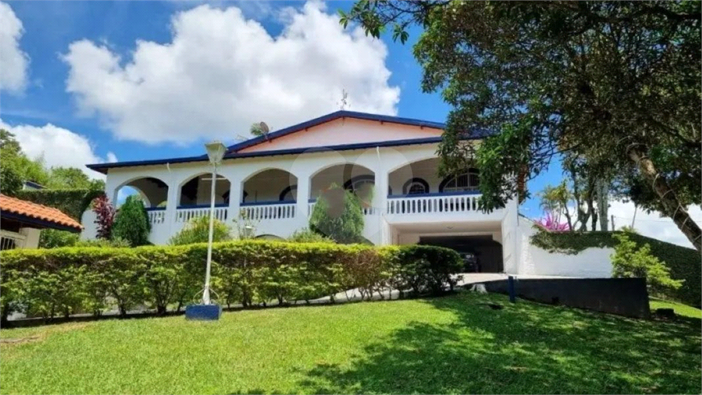 Chácara à Venda | 2.980 m² | 4 dormitórios, 2 suítes | piscina | 8 vagas em Serra Negra/SP!