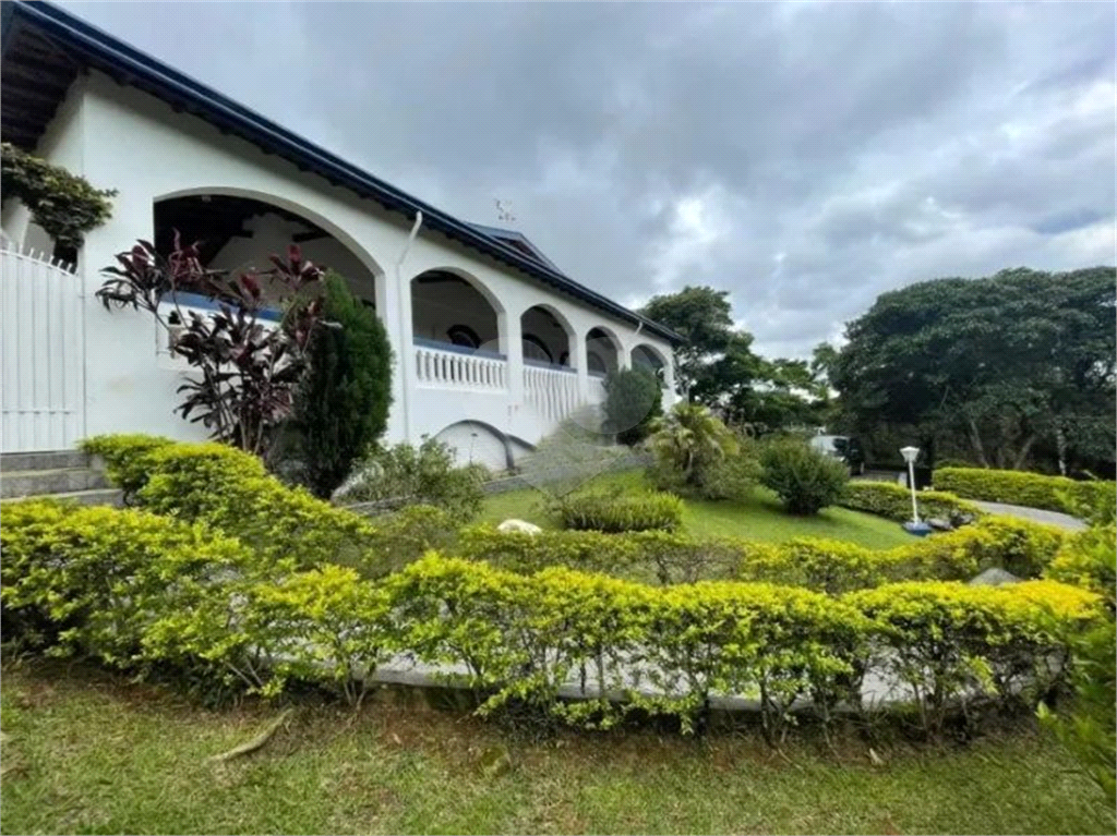 Chácara à Venda | 2.980 m² | 4 dormitórios, 2 suítes | piscina | 8 vagas em Serra Negra/SP!