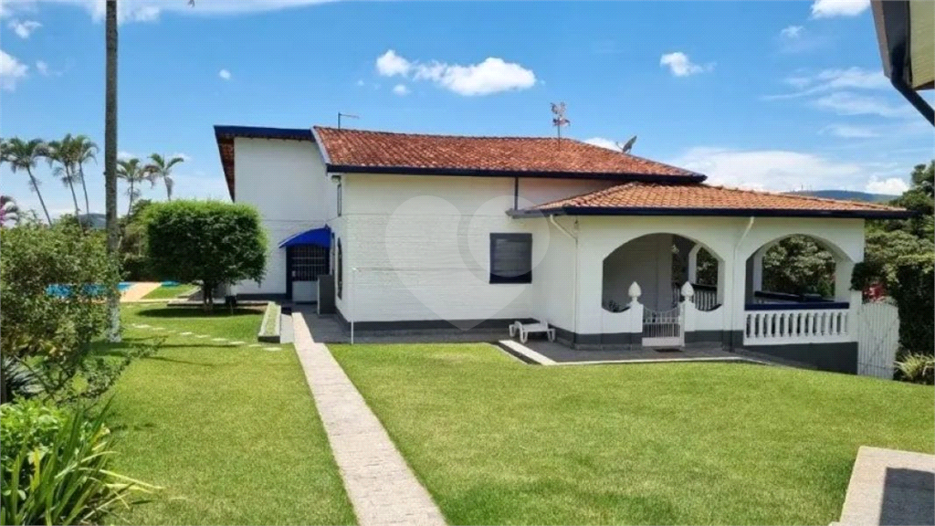Chácara à Venda | 2.980 m² | 4 dormitórios, 2 suítes | piscina | 8 vagas em Serra Negra/SP!