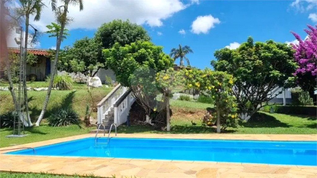 Chácara à Venda | 2.980 m² | 4 dormitórios, 2 suítes | piscina | 8 vagas em Serra Negra/SP!
