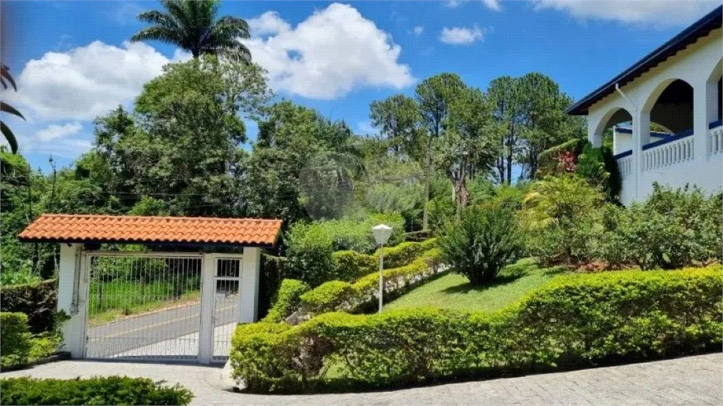 Chácara à Venda | 2.980 m² | 4 dormitórios, 2 suítes | piscina | 8 vagas em Serra Negra/SP!