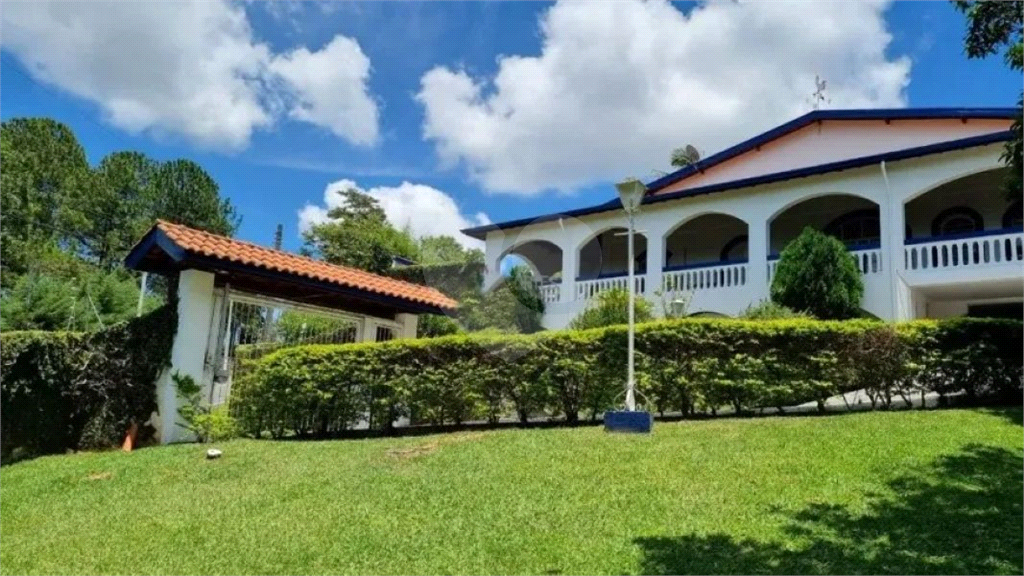 Chácara à Venda | 2.980 m² | 4 dormitórios, 2 suítes | piscina | 8 vagas em Serra Negra/SP!