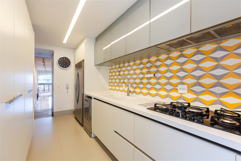 APARTAMENTO À VENDA COM 3 DORMITÓRIOS - 2 VAGAS - 138M2 EM PINHEIROS