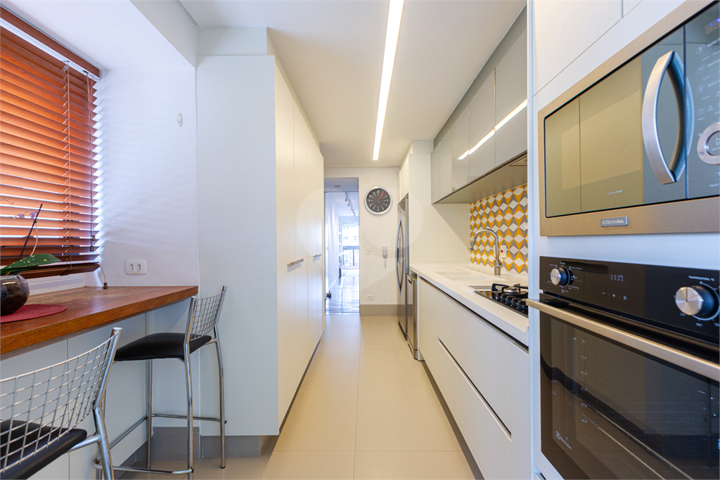 APARTAMENTO À VENDA COM 3 DORMITÓRIOS - 2 VAGAS - 138M2 EM PINHEIROS