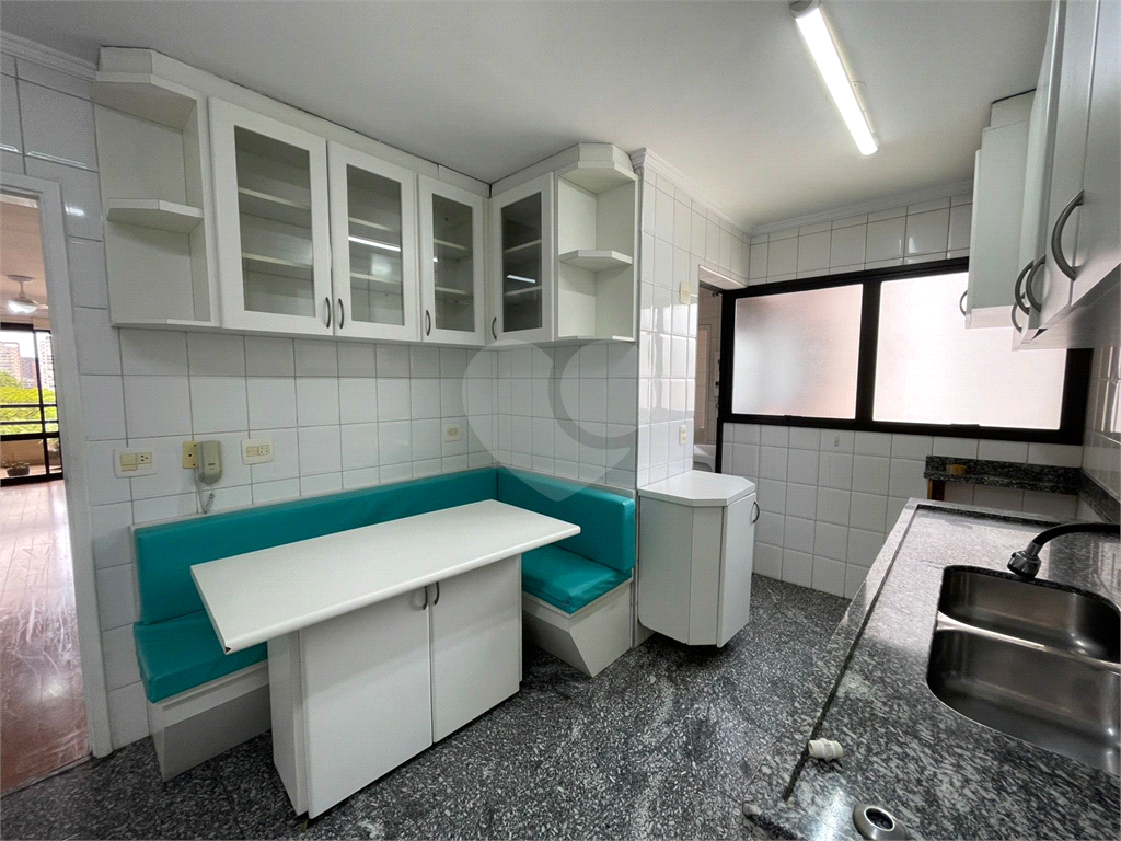 Apartamento Perdizes, 112 m2,  3 dormitórios, 1 suíte, duas vagas para locação! Ótima localização 